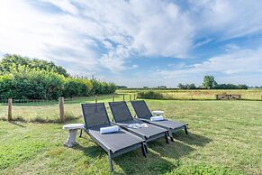 Attractive and Modern 6-person Holiday Villa