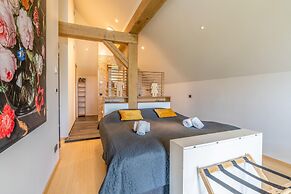 Attractive and Modern 6-person Holiday Villa