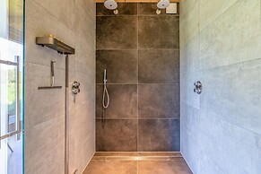 Attractive and Modern 6-person Holiday Villa