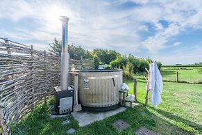 Attractive and Modern 6-person Holiday Villa