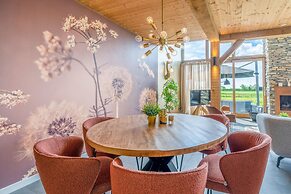 Attractive and Modern 6-person Holiday Villa