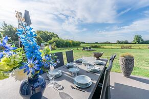 Attractive and Modern 6-person Holiday Villa