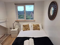 Charming Cambridge Apartment With a View