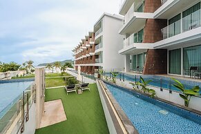 Ocean Breeze1BR Steps from the Sea C244