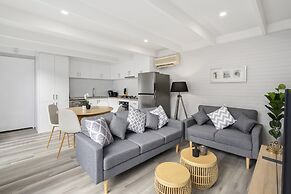 2-bed Rosebud Apartment With BBQ & Garden