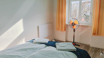Large 2BR Apt Ideal for Long Stays