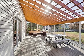 Hike, Ski & Explore: Patten Home w/ Pool Table!