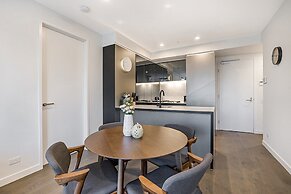 Modern City Apartment With Stunning Views