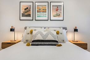 Beautiful 2-storey Unit With Balcony Near Smith St