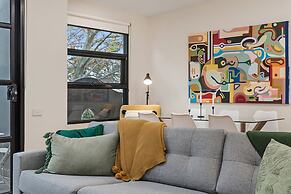 Beautiful 2-storey Unit With Balcony Near Smith St