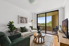 Bright & Spacious Surry Hills Apartment