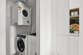 Bright & Spacious Surry Hills Apartment