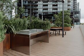 Panoramic Lake View 2-bed With Pool,