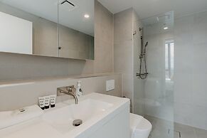 Panoramic Lake View 2-bed With Pool,