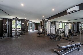 Panoramic Lake View 2-bed With Pool,