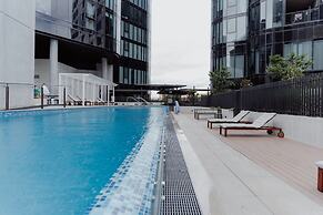 Panoramic Lake View 2-bed With Pool,