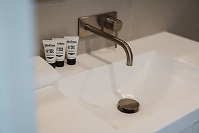 Panoramic Lake View 2-bed With Pool,