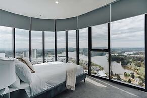 Panoramic Lake View 2-bed With Pool,