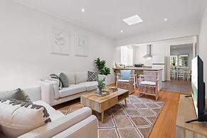 Lush 3-bed House Near the Beach