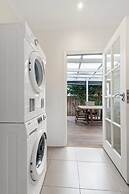 Lush 3-bed House Near the Beach