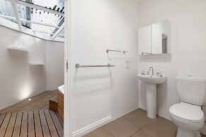 Lush 3-bed House Near the Beach
