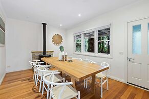 Lush 3-bed House Near the Beach