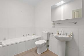 Lush 3-bed House Near the Beach