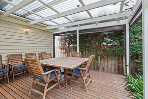 Lush 3-bed House Near the Beach