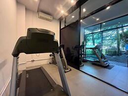 Emerald 412a - Studio With Balcony and Shared Pool