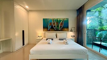 Emerald 412a - Studio With Balcony and Shared Pool