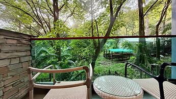Emerald 412a - Studio With Balcony and Shared Pool