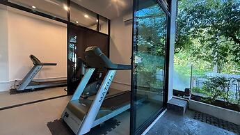 Emerald 412a - Studio With Balcony and Shared Pool