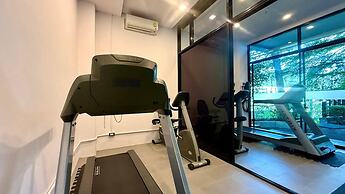 Emerald 412a - Studio With Balcony and Shared Pool