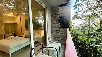 Emerald 412a - Studio With Balcony and Shared Pool