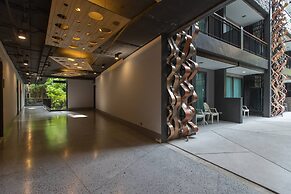 Emerald 412a - Studio With Balcony and Shared Pool