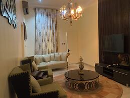 Reina Villa Hotel