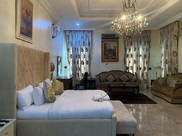 Reina Villa Hotel