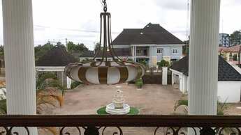Reina Villa Hotel