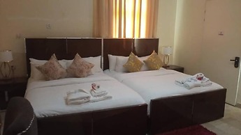 Reina Villa Hotel