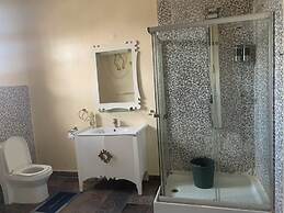 Reina Villa Hotel
