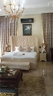Reina Villa Hotel