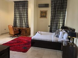 Reina Villa Hotel
