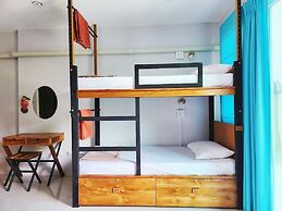 Theppahrak Hostel Khaolak