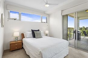 High-floor 2-bed CBD Unit With Views & Amenities