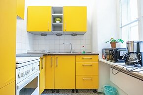Contemporary 1BR LR Close to Belvedere