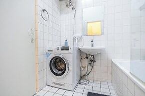 Contemporary 1BR LR Close to Belvedere