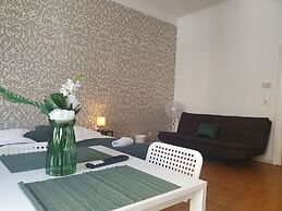 Modern 2BR Apartment Near Rennweg