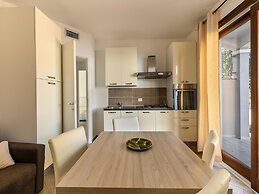 Air-conditioned With Garden and Private Parking