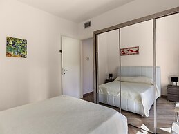 Air-conditioned With Garden and Private Parking