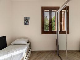 Air-conditioned With Garden and Private Parking